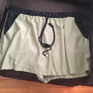 Green draw strong shorts